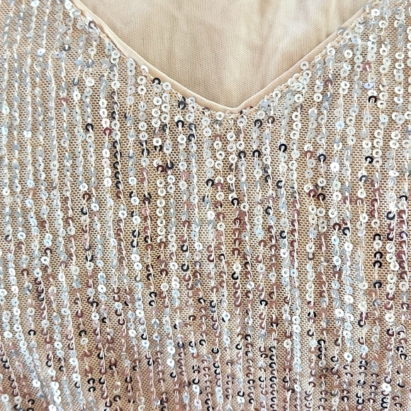 NWOT..Sequined top - Picture 6 of 7